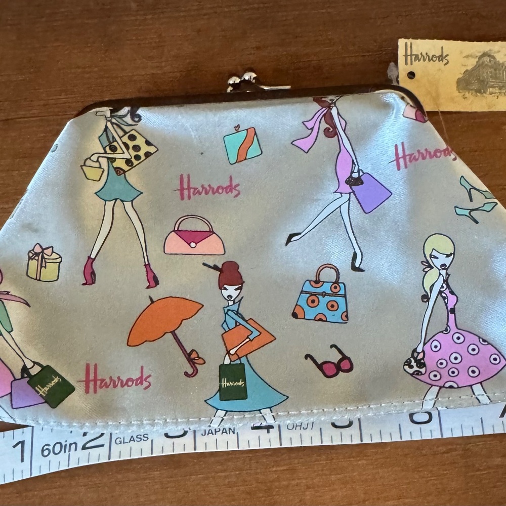 Limited edition collector's item Harrods pouch pattern by Lo Cole. new with tags - Picture 3 of 6